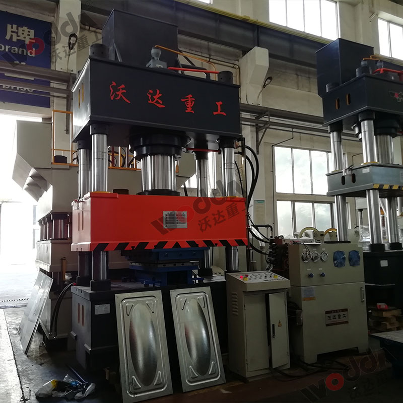 400噸不(bu)鏽鋼水箱拉伸(shen)液壓機 400噸不鏽(xiù)鋼水箱拉伸液(ye)壓機