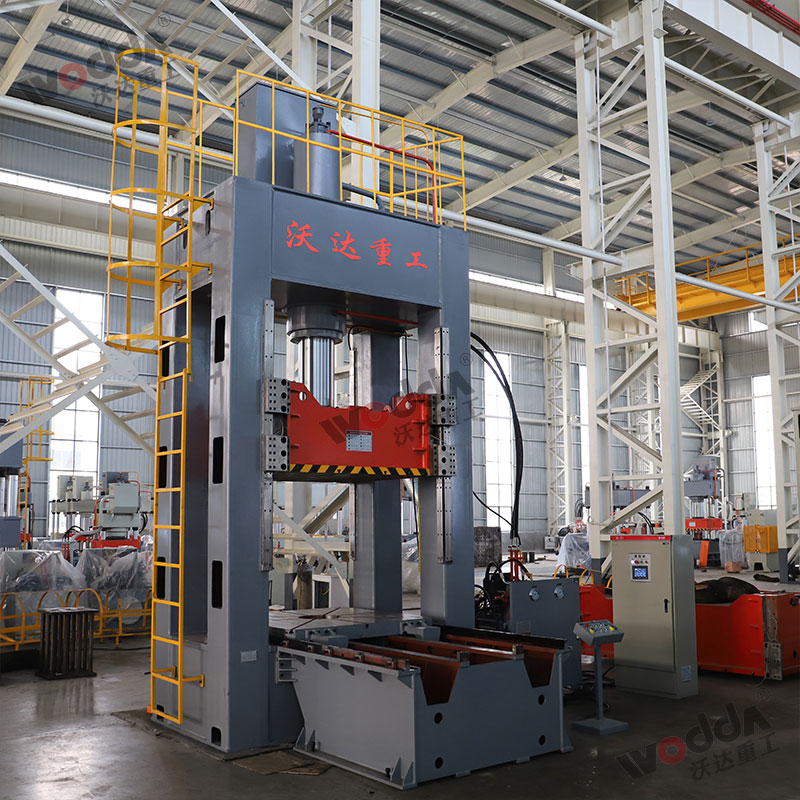 315噸框架(jià)式液壓機 315噸框(kuang)架式液壓機