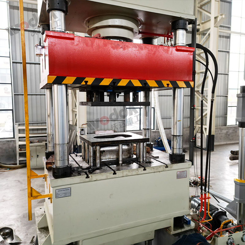 不(bu)鏽鋼拉伸液(ye)壓機細節 不(bú)鏽鋼拉伸液(ye)壓機細節