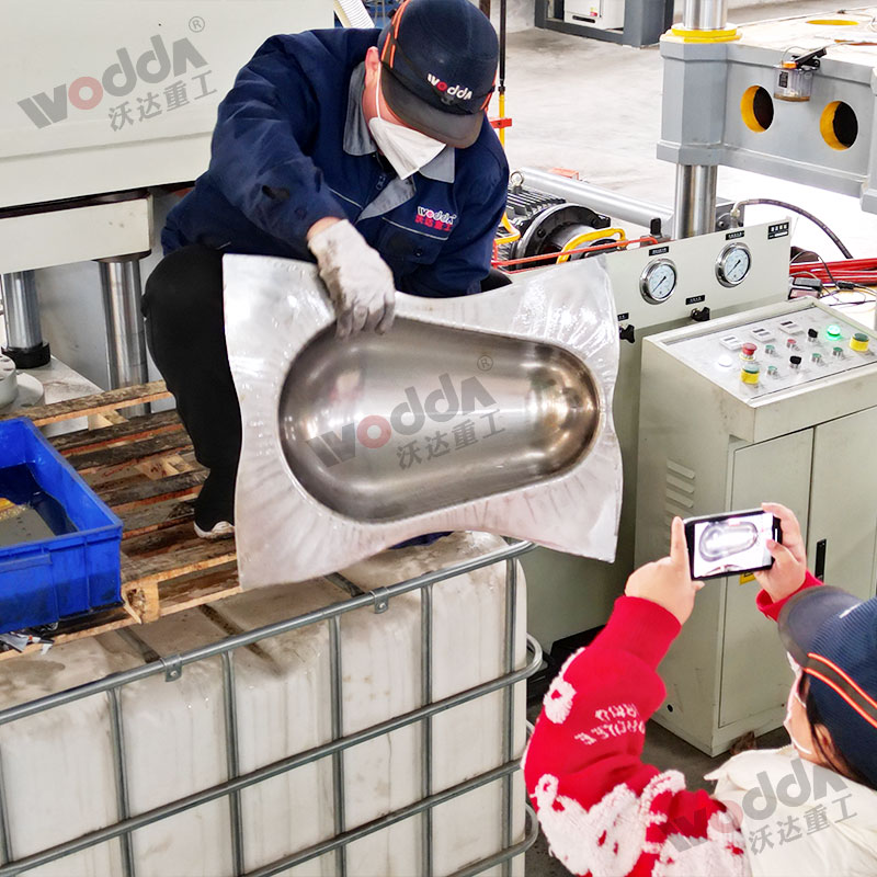 不鏽(xiu)鋼蹲便器成(chéng)品 不鏽鋼蹲(dun)便器成品