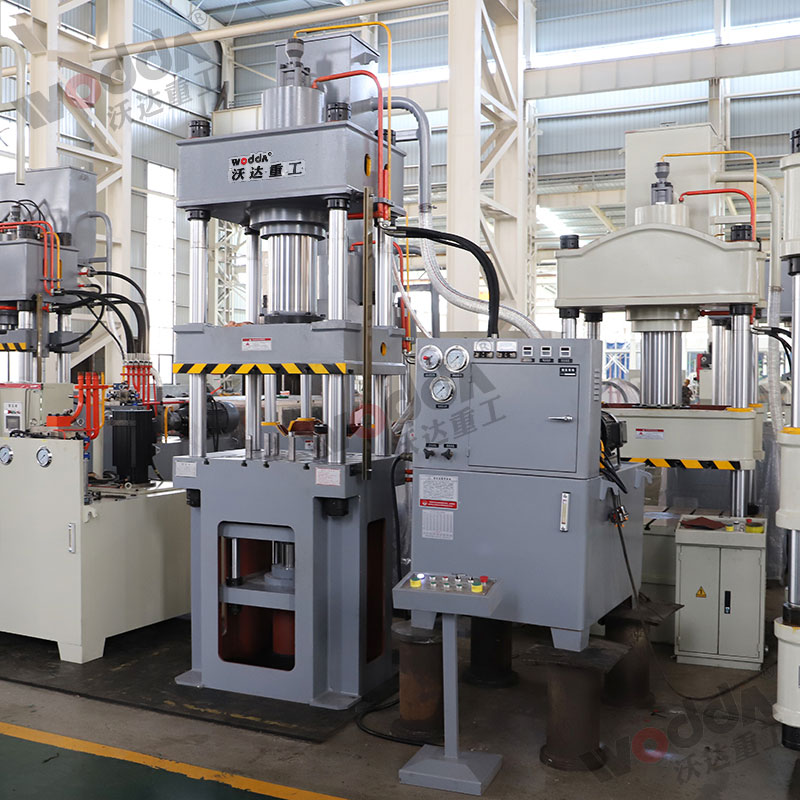 200噸金屬薄闆(pan)拉伸液壓機 200噸金(jin)屬薄闆拉伸液壓(yā)機