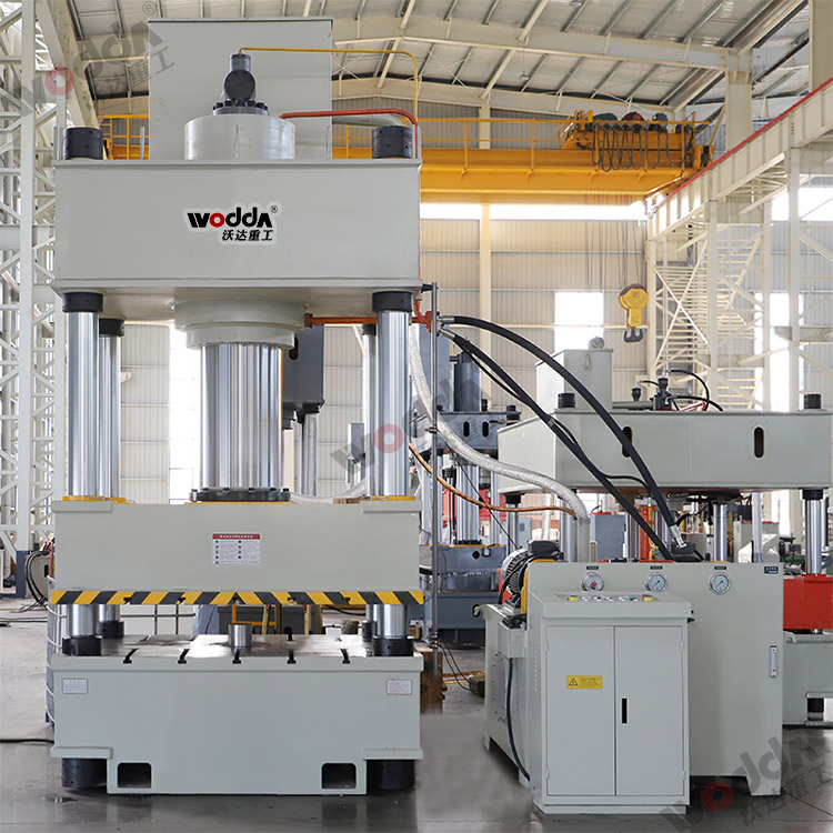 630噸四(si)柱拉伸液壓機 630噸(dūn)四柱拉伸液壓機(ji)