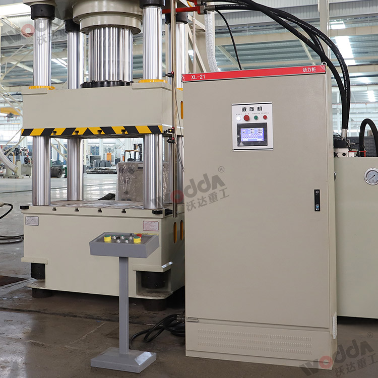 500噸(dun)拉伸液壓機(ji)(移動控制台(tai)、電氣櫃) 500噸拉(lā)伸液壓機(移(yí)動控制台、電(dian)氣櫃)