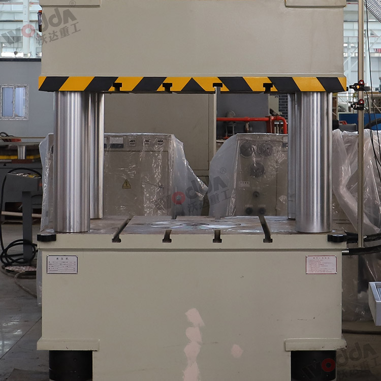 500噸拉伸液(ye)壓機(工作台(tai)) 500噸拉伸液壓(ya)機(工作台)