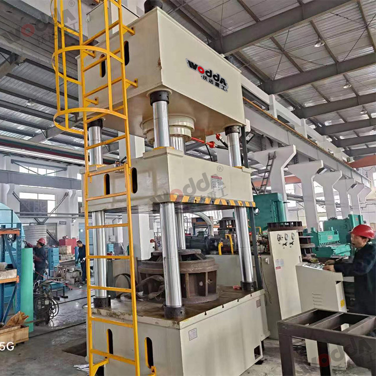 315噸(dūn)汽車配件(jian)拉伸液壓(yā)機(圖3) 315噸汽(qì)車配件拉(la)伸液壓機(jī)(圖3)