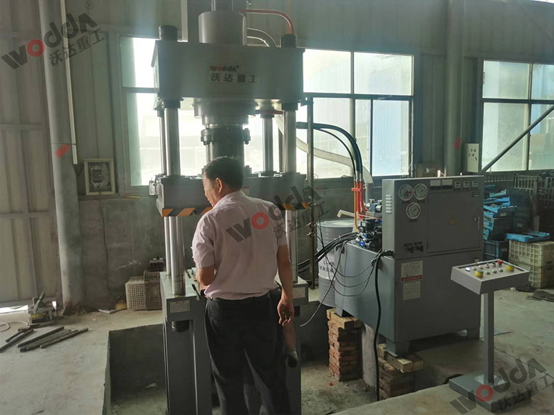 200噸(dun)不鏽鋼離心風機(jī)成型液壓機(圖1) 200噸(dūn)不鏽鋼離心風機(jī)成型液壓機(圖1)