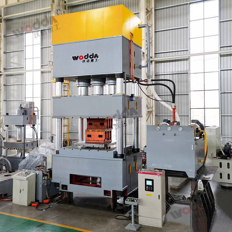 1500噸多頂(ding)杆拉伸機現場(chang)圖 1500噸多頂杆拉(la)伸機現場圖