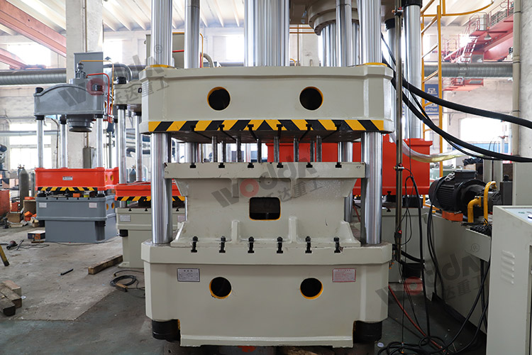 315噸拉(lā)伸液壓(ya)機(上置(zhi)液壓墊(nian)3) 315噸拉伸(shēn)液壓機(jī)(上置液(ye)壓墊3)