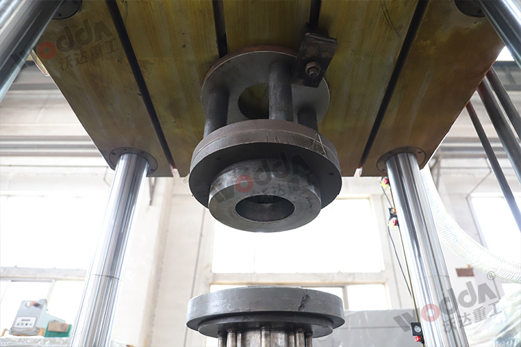 200噸(dūn)金屬托(tuō)盤拉伸(shen)液壓機(ji)(模具) 200噸(dūn)金屬托(tuō)盤拉伸(shēn)液壓機(ji)(模具)