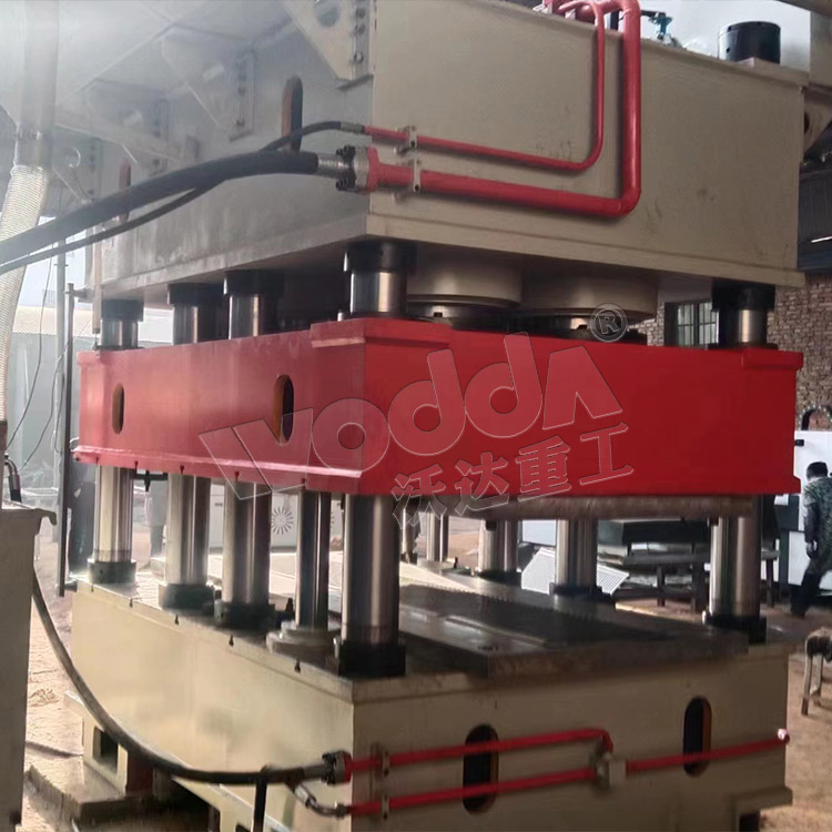 3000噸鋼木(mù)門壓花(huā)機客戶(hù)現場 3000噸(dun)鋼木門(men)壓花機(jī)客戶現(xian)場