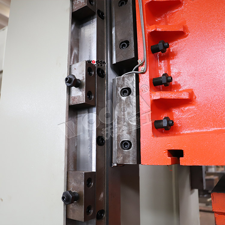 200噸框架式(shì)液壓機(導軌(gui)) 200噸框架式液(ye)壓機(導軌)