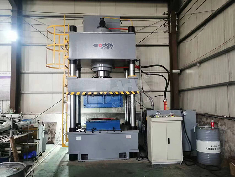 500噸不(bú)鏽鋼水箱(xiang)成型液壓(ya)機 500噸不鏽(xiu)鋼水箱成(chéng)型液壓機(ji)