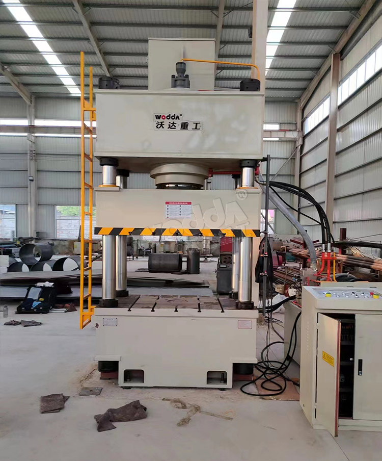 400噸不鏽(xiù)鋼水箱拉(lā)伸液壓機(ji) 400噸不鏽鋼(gāng)水箱拉伸(shen)液壓機