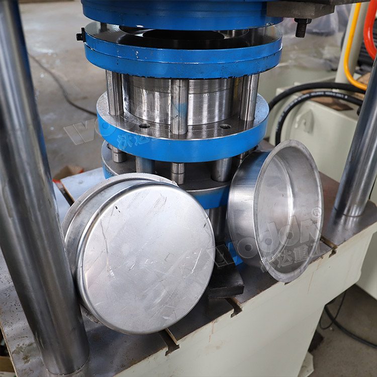 100噸(dun)四柱拉伸(shen)液壓機(模(mo)具) 100噸四柱(zhù)拉伸液壓(ya)機(模具)