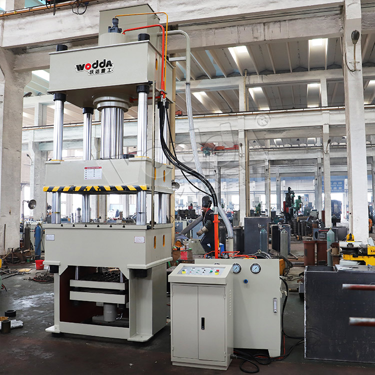 315噸不鏽(xiu)鋼拉伸(shen)液壓機(ji) 315噸不鏽(xiù)鋼拉伸(shen)液壓機(ji)