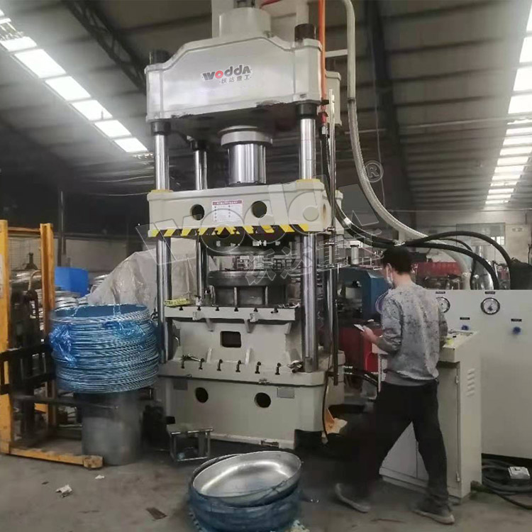 315噸汽車(chē)水箱拉(lā)伸液壓(yā)機 315噸汽(qi)車水箱(xiang)拉伸液(ye)壓機