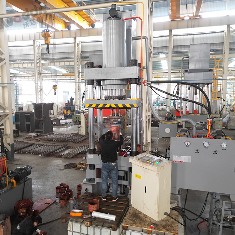 500噸冷泵(bèng)紫銅内(nei)膽深拉(la)伸液壓(ya)機 500噸冷(lěng)泵紫銅(tong)内膽深(shēn)拉伸液(ye)壓機