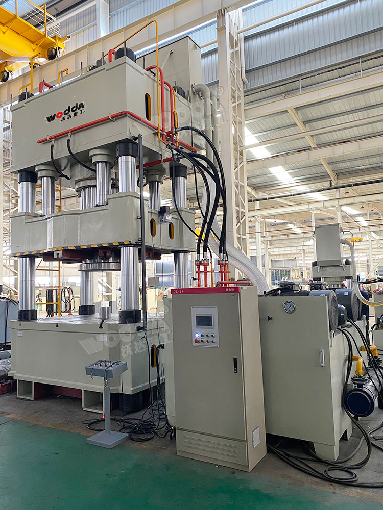 1750噸(dun)封頭拉伸液(yè)壓機 1750噸封頭(tou)拉伸液壓機(jī)