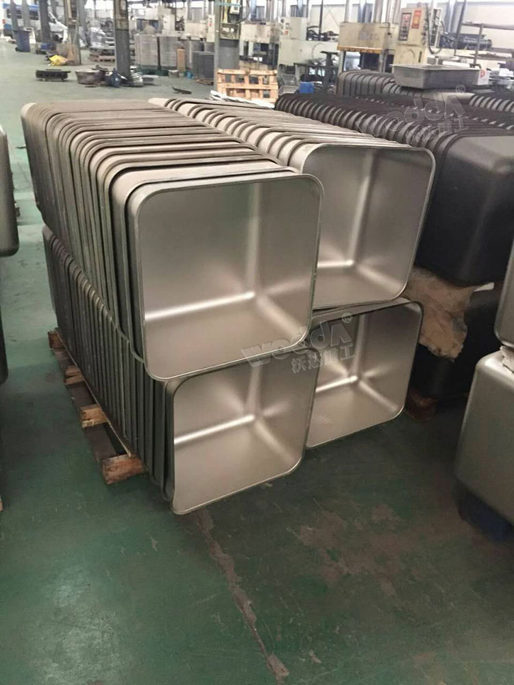 四(sì)柱液壓(ya)機拉伸(shen)不鏽鋼(gāng)水槽成(chéng)品 四柱(zhù)液壓機(jī)拉伸不(bú)鏽鋼水(shuǐ)槽成品(pǐn)