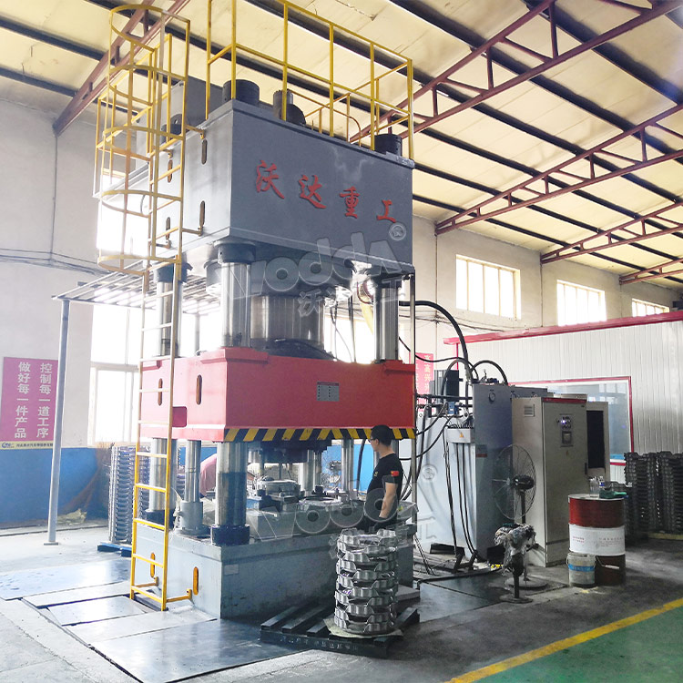 2000噸汽車(chē)離合器殼(ké)體拉伸液(yè)壓機現場(chǎng) 2000噸汽車離(lí)合器殼體(ti)拉伸液壓(yā)機現場