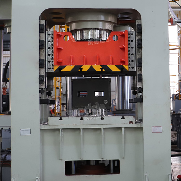 630T框架式液(ye)壓機機身(液壓墊(niàn)) 630T框架式液壓機機(ji)身(液壓墊)