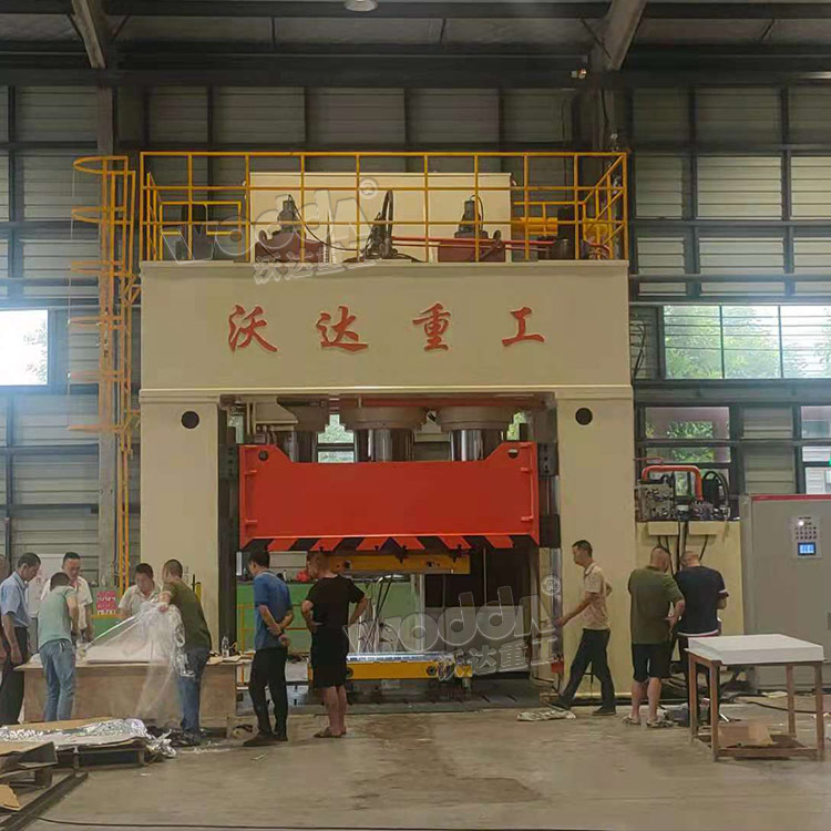 2000噸(dūn)框架式液壓機 2000噸(dūn)框架式液壓機