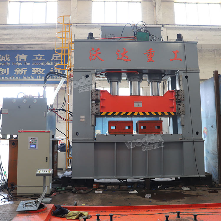 1000噸(dūn)框架式液壓機(ji)車間現貨 1000噸框(kuang)架式液壓機車(chē)間現貨