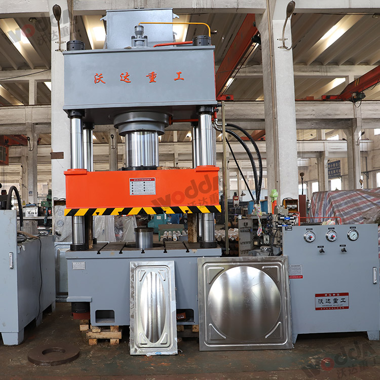 400噸不鏽鋼(gāng)水箱闆拉伸(shen)液壓機 400噸不(bú)鏽鋼水箱闆(pǎn)拉伸液壓機(jī)