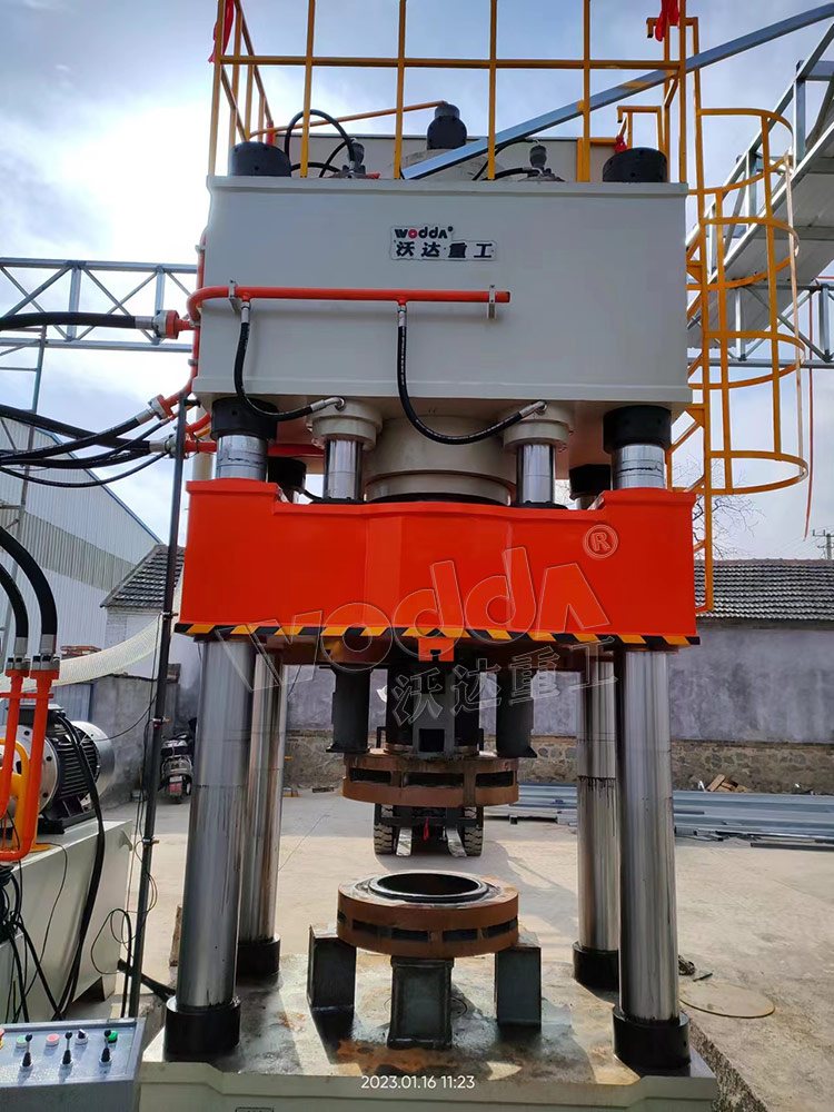 800噸封頭(tou)拉伸液壓機客戶(hu)現場 800噸封頭拉伸(shēn)液壓機客戶現場(chǎng)