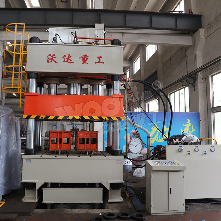 800噸汽車配件(jian)拉伸液壓機(四柱(zhu)式) 800噸汽車配件拉(lā)伸液壓機(四柱式(shì))