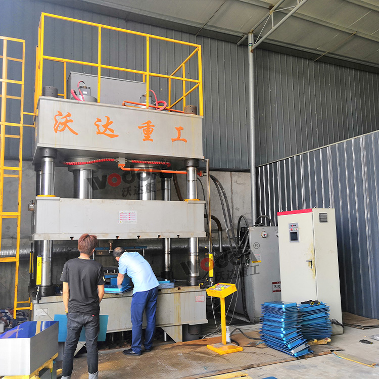 500噸不鏽(xiù)鋼托盤(pan)拉伸機(ji) 500噸不鏽(xiù)鋼托盤(pán)拉伸機(jī)