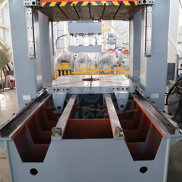 前後(hou)移動工(gōng)作台 前(qián)後移動(dong)工作台(tai)