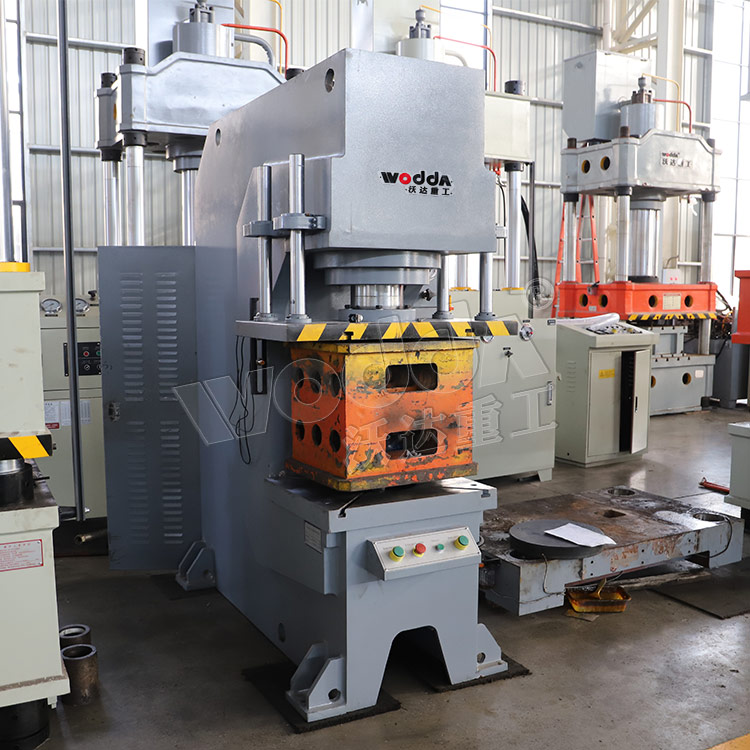 20噸(dun)單臂液(yè)壓機車(che)間現貨(huò) 20噸單臂(bi)液壓機(jī)車間現(xian)貨