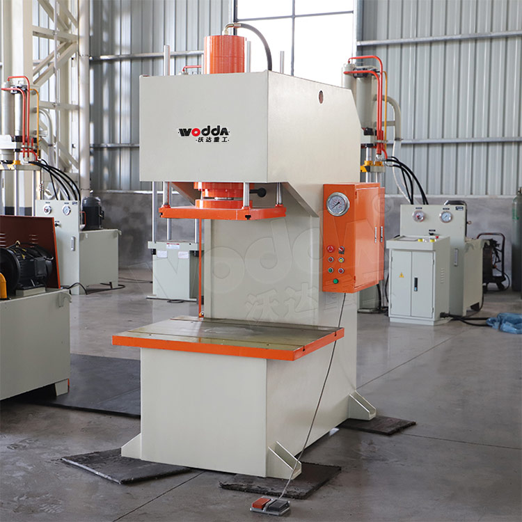 C型63噸(dūn)單柱液壓(ya)機 C型63噸單(dan)柱液壓機(jī)