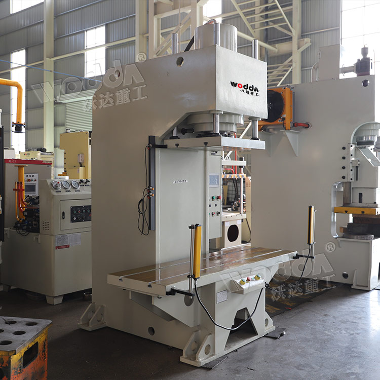 200噸單臂液壓機(jī) 200噸單臂液壓機(jī)