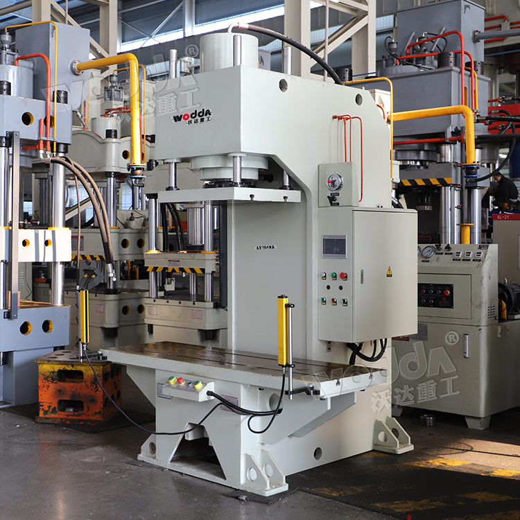 200噸液壓校直機(ji) 200噸液壓校直機(jī)