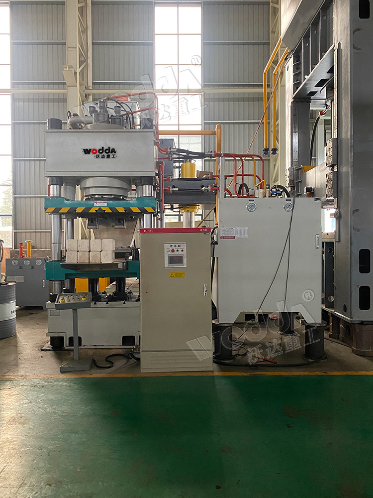 630噸牛羊(yáng)舔磚機 630噸(dūn)牛羊舔磚(zhuān)機