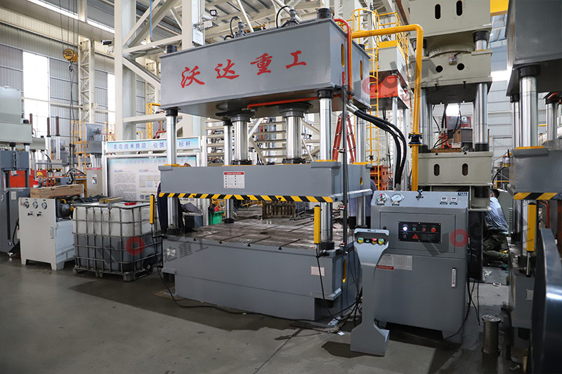 200噸三(sān)梁四柱液(ye)壓機 200噸三(sān)梁四柱液(yè)壓機