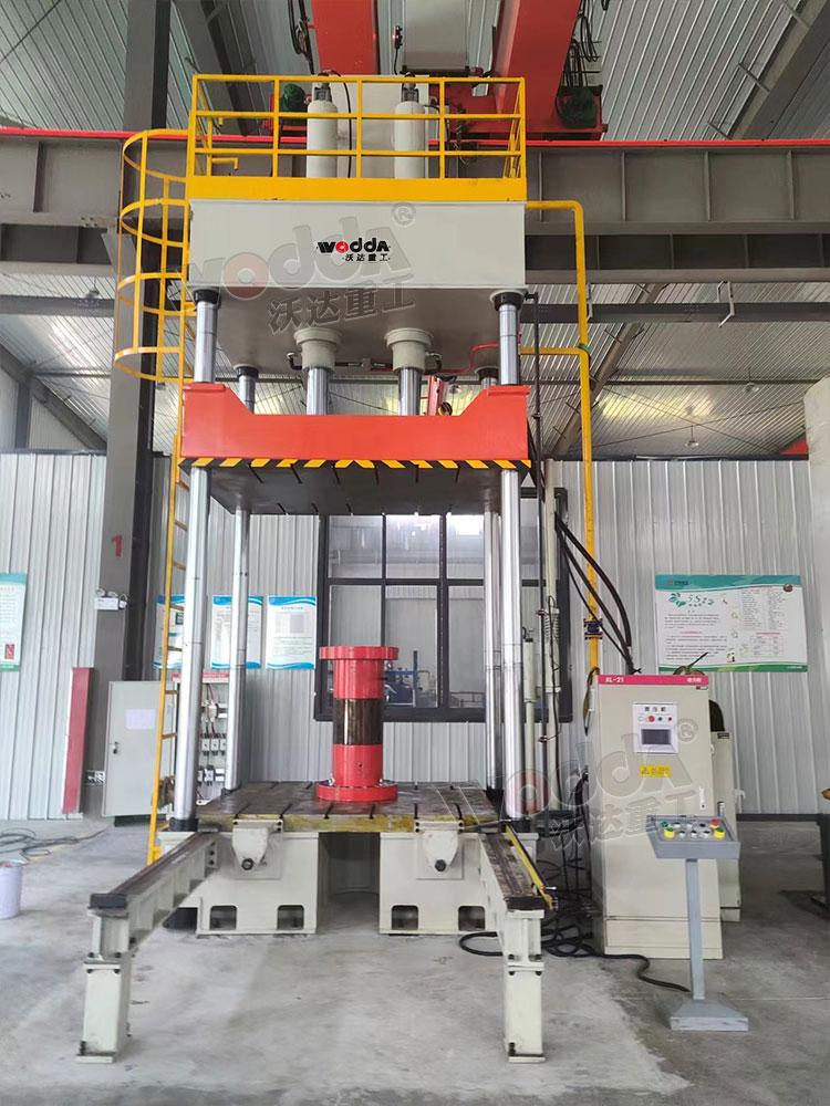 200噸四(sì)柱液壓機帶移動(dòng)工作台客戶現場(chang) 200噸四柱液壓機帶(dai)移動工作台客戶(hu)現場