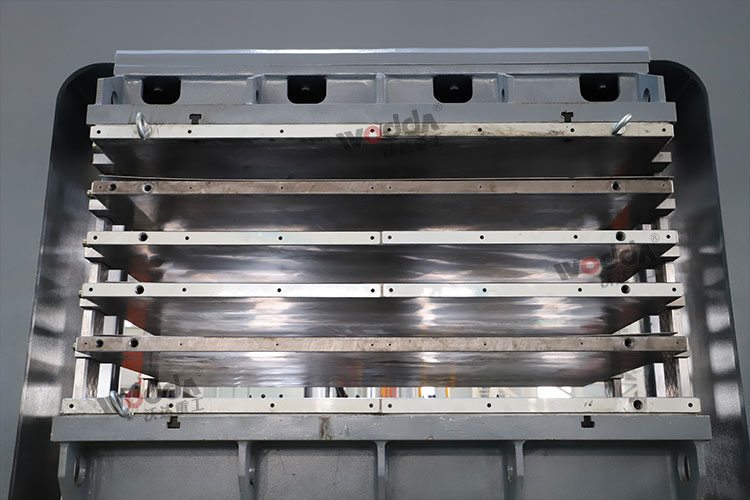 多層(ceng)熱壓闆(pan) 多層熱(re)壓闆