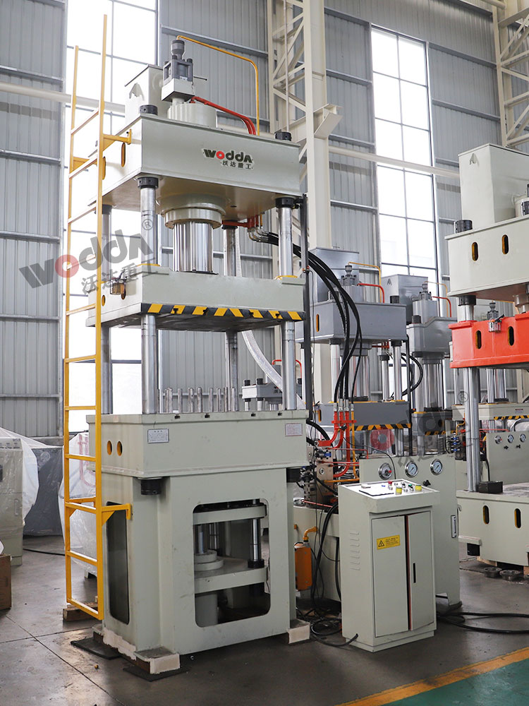 200噸四(sì)柱液壓機(jī)帶液壓墊(niàn) 200噸四柱液(yè)壓機帶液(ye)壓墊