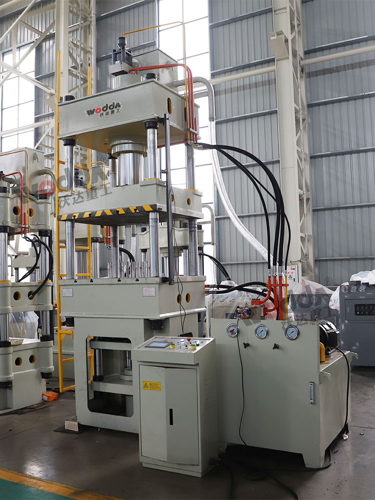 200噸四柱液(ye)壓機車間(jiān)展示 200噸四(si)柱液壓機(ji)車間展示(shi)