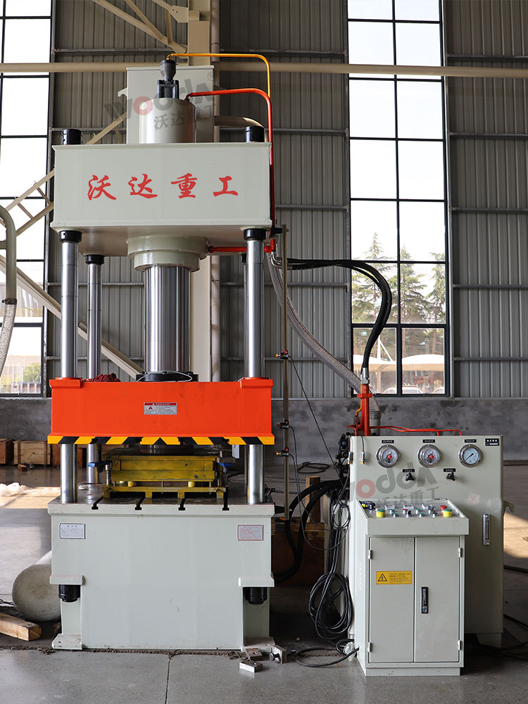 200噸三梁(liang)四柱沖壓(ya)機 200噸三梁(liáng)四柱沖壓(yā)機