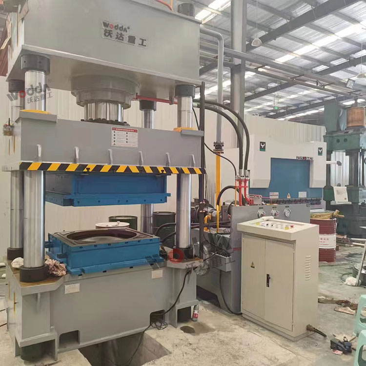 不鏽(xiu)鋼水箱闆拉伸成(chéng)型液壓機試壓 不(bú)鏽鋼水箱闆拉伸(shēn)成型液壓機試壓(ya)