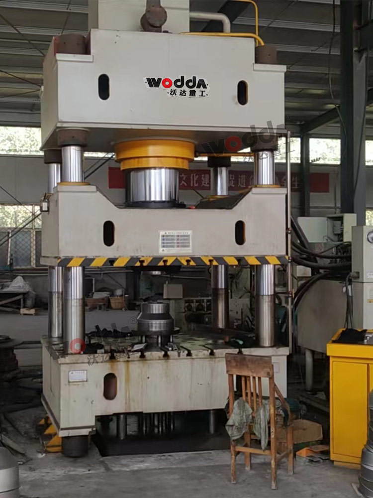 500噸(dun)不鏽鋼白酒桶(tǒng)封頭拉伸機 500噸(dūn)不鏽鋼白酒桶(tǒng)封頭拉伸機