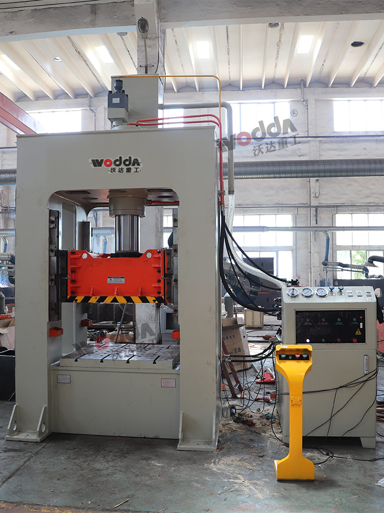 200噸框架(jia)式拉伸液(yè)壓機 200噸框(kuang)架式拉伸(shen)液壓機