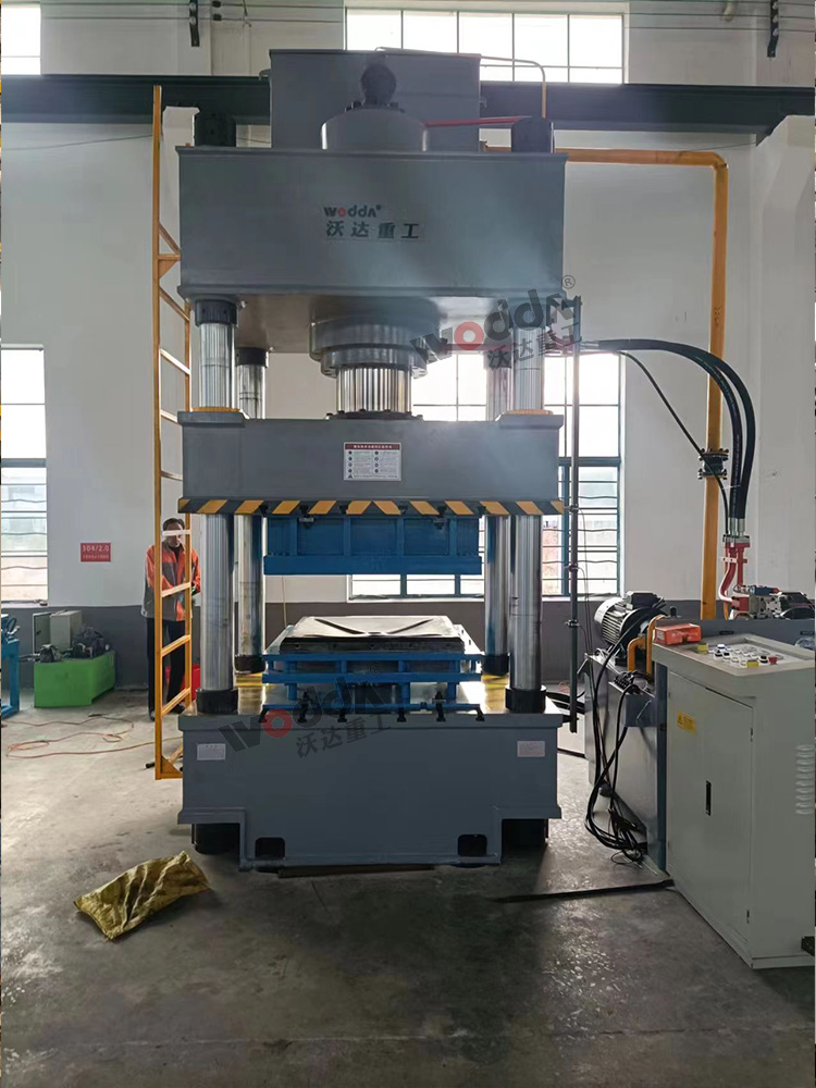 500噸不鏽鋼(gang)米字形水箱(xiāng)闆拉伸機 500噸(dun)不鏽鋼米字(zi)形水箱闆拉(la)伸機