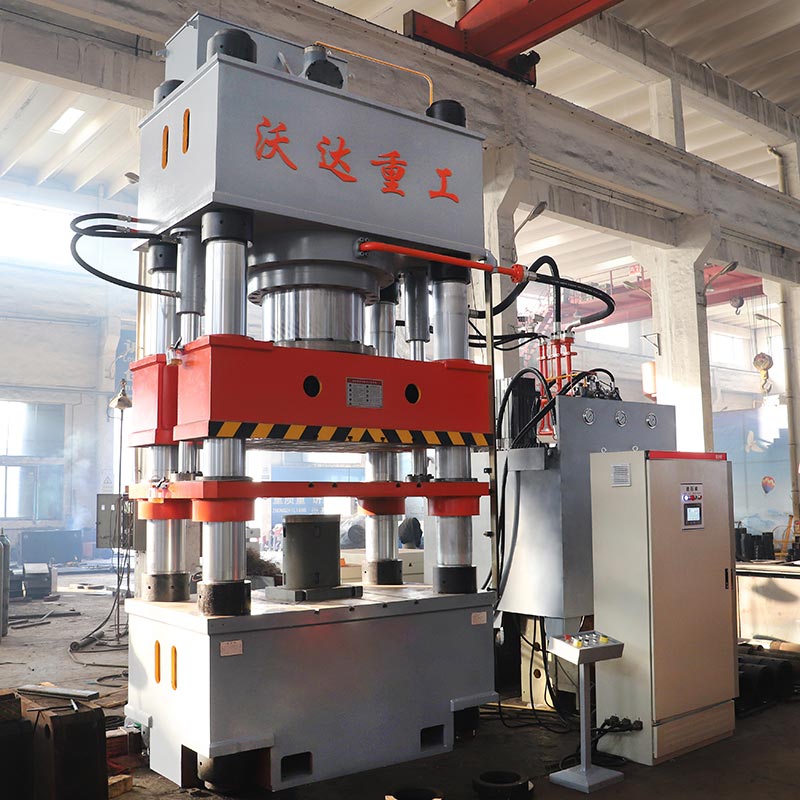 1250噸四(sì)梁四柱液(yè)壓機 1250噸四(sì)梁四柱液(ye)壓機