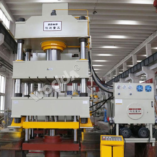 630噸不(bu)鏽鋼水(shui)槽拉伸(shen)液壓機(ji)