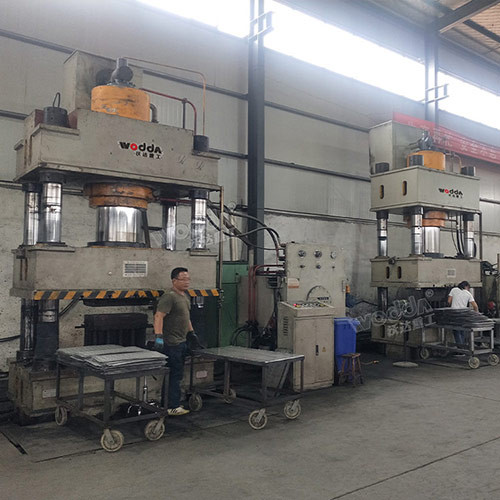 不鏽鋼(gāng)地溝蓋(gai)闆成型(xing)液壓機(jī)